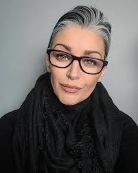 Coiffure femme 50 ans avec lunettes. Coupe De Cheveux Court Femme 50 Ans Avec Lunettes