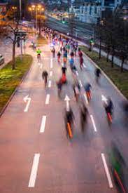 Die critical mass in tübingen zog durch die gesamte stadt und fuhr auch auf hauptverkehrsrouten vorbei, wo sonst nur pendler fahren. Critical Mass Tubingen Criticalmass In