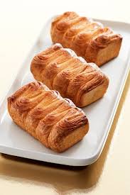 Cette Recette De Brioche Feuilletee Croustillante Et Moelleuse A La Fois Est Realisee Par Remi En 2020 Brioche Feuilletee Recettes Sucrees Recette Brioche Feuilletee