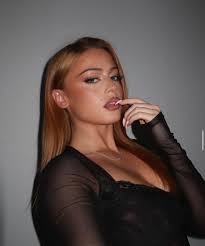 Sam Harvey vs Dani Washington fog battle (Stacy models)