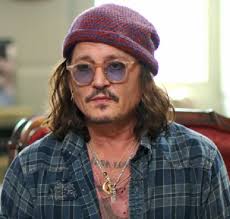 Vem aí! Ebezener , adaptação de Um Conto de Natal , ganha pôster com Johnny Deep
