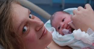 Kto zadba o rodzące kobiety? Matki piszą o swoich doświadczeniach