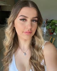 Jasmin Sutton's Instagram, Twitter & Facebook