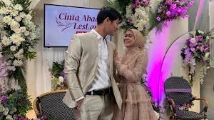 Rangkaian acara menuju pernikahan rizky billar dan lesti kejora dimulai dengan bahagia lahir batin yang berlangsung hari ini sabtu, 14 agutsus 2021 pukul 07.00 wib. Rangkaian Acara Pernikahan Billar Dan Lesti Bakal Disiarkan Di Antv Durasi Pengajian Capai 11 5 Jam Tribunnews Com Mobile