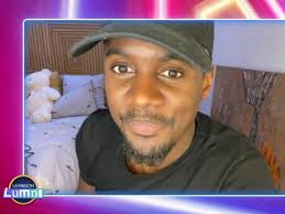 Black M : ce détail un peu gênant repéré dans sa chambre à coucher : Femme  Actuelle Le MAG