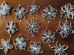 There are so many fun ways to use your paper snowflakes for winter and christmas decorations, and gift giving. Diy How To Make Zero Waste Decorations For Christmas Veraviglie