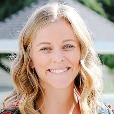 Amy Dearborn's Instagram, Twitter & Facebook