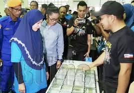 Download film lebih gampang di dutafilm. Senaraikan Suspek Pengedar Penagih Dadah Utusan Borneo Online