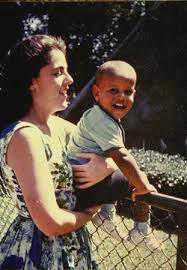 Also partus) was a legal doctrine passed in colonial virginia in 1662 and other english crown colonies in the americas which defined the legal status of children born there; Alles Beginnt Auf Hawaii Barack Obamas Spatere Mutter Ann Dunham Ist Mit Ihren Eltern Aus Kansas In Den Jungen Bundesstaat Gezogen Und Studiert Dort An Der Universitat