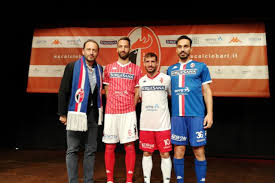 Ci sono aspetti normativi che rendono impossibile la partecipazione del bari al prossimo campionato di c. Nuove Maglie Per Il Bari Saranno Usate Fino A Fine Stagione Calcio E Finanza