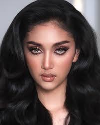 Diana Cordon's Instagram, Twitter & Facebook