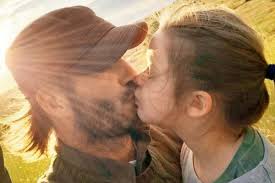 Cium mulut bibir cinta lipstik merah wanita perempuan seksi. Salah Ke Cium Bibir Anak Kecil Pakar Beri Penjelasan Paling Tepat Wanista Com