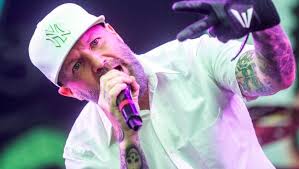 Fred durst debuted a new look on instagram, looking unrecognizable with gray hair and a handlebar mustache. Gj1bmv Jmdwn0m