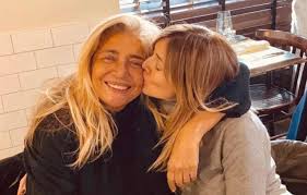 La figlia elisabetta ferracini pronta a portarle la soluzione. Elisabetta E Paolo I Figli Di Mara Venieri Scopriamo Chi Sono