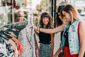 Перевод слова shopping, американское и британское произношение, транскрипция, словосочетания, однокоренные слова, примеры использования. Shopping Holiday Region Hohe Salve
