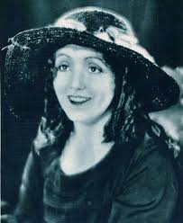 File:Laurette Taylor (Jan. 1923).png