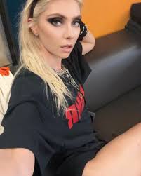 WEMBLEY! See you at 6pm for night 2 with #ACDC #PWRUP ⚡️⚡️⚡️🦇🦇🦇😈😈😈  @acdc @theprettyreckless