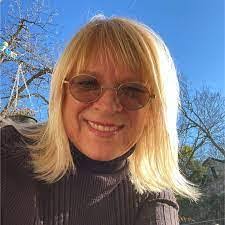 Barbara Lampley's Instagram, Twitter & Facebook