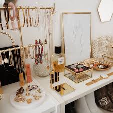 Lauriane F On Instagram Vous Avez Prevu Quelque Chose Pour Le 31 Team Ou Team Home Dressing Home Makeup Room Decor Vanity Decor Room Decor