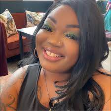 Ugh I'm gonna be giving out so many refunds for Netflix tomorrow at work 🙄  People gone swear it's 🍎 fault their Netflix subscription didn't work for  this fight 😑