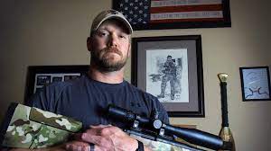 He grows up hunting with his father, and develops a strong sense of duty to his country. American Sniper Vorbild Chris Kyle War Held Des Irakkriegs