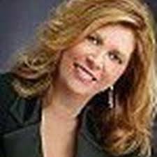 Lore Smith's Instagram, Twitter & Facebook