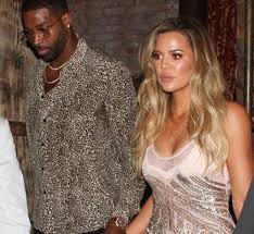 Η διάσημη κληρονόμος στόλισε το σαλόνι της για τα χριστούγεννα και μοιράστηκε το σχετικό στιγμιότυπο στο. Kloe Karntasian Se Sxesh 3ana Me Ton Prwhn Syntrofo Ths Tristan Tomson In Gr