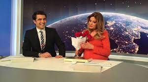 Amalia enache se pregăteşte să se întoarcă la pupitrul ştirilor pro tv, la mai puţin de doi ani de când a devenit pentru prima dată mamă, aducând pe după această perioadă dedicată familiei, amalia va reveni la muncă, întrucât concediul de maternitate se va sfârşi în curând. Amalia Enache PleacÄƒ De La Pupitrul È™tirilor Pro Tv Prezentatoarea A FÄƒcut AnunÈ›ul Clar