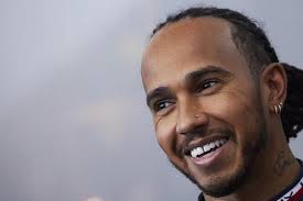 Lewis Hamilton doorbreekt de stilte: “Ik was weg, nu ben ik terug!”