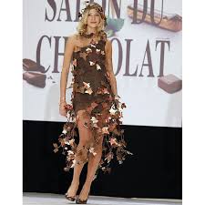 The 16th Salon Du Chocolat In Paris Models Wear Dresses Made Of Chocolate Dresses Chocolate Fashion Pretty Dresses