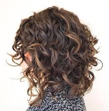 Diese frisur passt perfekt zu diane keaton, weil sie nicht mit ihrem funky kleidungsstil er eignet sich perfekt für wellige haare und lässt jede locke erstrahlen. Die 15 Besten Ideen Zu Locken Bob Halblang Haarschnitt Kurzhaarfrisuren Frisur Ideen