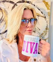 Jill Schardein's Instagram, Twitter & Facebook