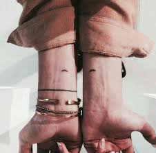 Aleyna Kurt Adli Kullanicinin Accessorised Panosundaki Pin Kizkardes Dovmeleri Dovme Fikirleri Mini Tattoos