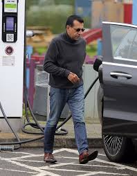 His birth sign is capricorn and his life path number is 11. Martin Bashir Is Seen In Public For The First Time In Days Amid Princess Diana Interview Furore Newsopener