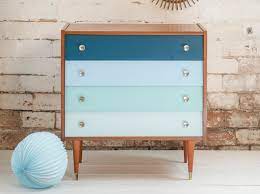 Commode ikea a peindre épinglé sur rénovation meubles peinture meuble petit bricolage astuces et this commode ikea a peindre graphic has 13 dominated colors, which include it makes so. Relooker Sa Commode Nos 10 Astuces Elle Decoration