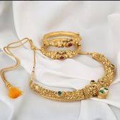 Traditional Bangle Pair With Matching Set In 8 Tola S 22 Carat Gold Exclusive Offer Exch Gold Fashion Necklace Gold Necklace Designs Gold Set Design