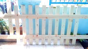 Nah, 10 desain pagar kayu minimalis nan cantik ini.kayu merupakan salah satu material pagar yang bisa dipilih untuk mempercantik dan melindungi. Diy Membuat Pagar Kayu Keluarga Biru