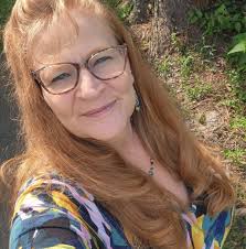 What store has 30 people in line and only 1 cashier at the register?