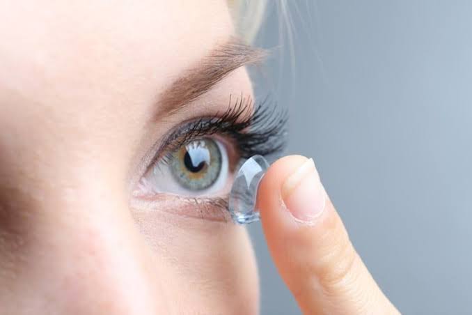 Kính áp tròng là gì? Tìm hiểu về Lens từ A đến Z trước khi sử dụng