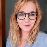 Simone Hager's Instagram, Twitter & Facebook