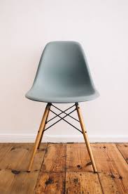 Dsw Stuhl Von Vitra Eames Plastic Side Chair Dsw Connox Eames Stuhl Runder Stuhl Beistellstuhl
