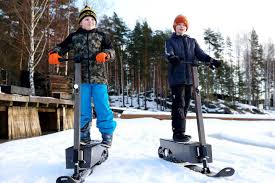 Katso video | Nyt tulevat sähkölumiskootterit – Koivuvanerista tehdyn  äänettömän ja ärhäkän vehkeen hinta vajaat 7 000 euroa | Paikalliset |  Uutisvuoksi