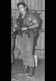 ציוני גאה, היסטוריון, מילואימניק, בעבר ראש המכון לאסטרטגיה ציונית. Ojjntchfex0u M