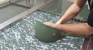 Galvanizlenecek malzeme yüzeyinde yağ, zift, tufal, vernik, etiket, boya, markalama kalem izleri, olmamalıdır. Daldirma Yontemiyle Boyama Video 7