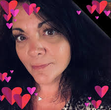 Amanda Theissen's Instagram, Twitter & Facebook