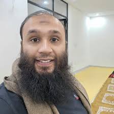 Dr wants to extract (the 4 circulated in red) saying it's not possible to  bring it to the right place as the 15yo kid structure is not enough. Want  extract before proceed