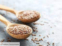 Les graines de lin sont très riches en fibres solubles, elles apportent 3 g de fibres par cuillère à soupe. Les Bienfaits Sante Des Graines De Lin Femme Actuelle Le Mag