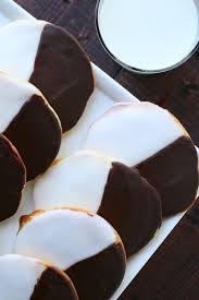 Black And White Cookies Nyc Recipe Black And White Cookies Recipe In 2020 Black White Cookie Recipe Black White Cookies Desserts