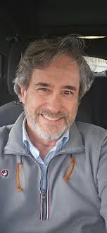 Hola Doctor muchicimas felicidades hoy es tu día bendiciones y descansa un  poco