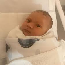 Hello 👋🏼 I'm Hamish Charlie Bateman and I entered the world